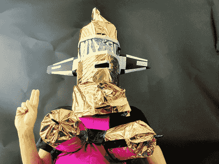 artiste avec un costume